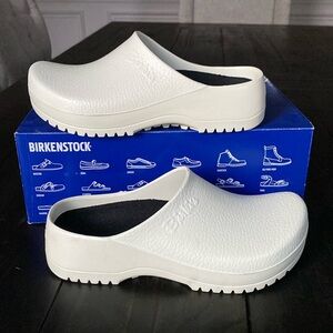 Birkenstock Textured White Clogs